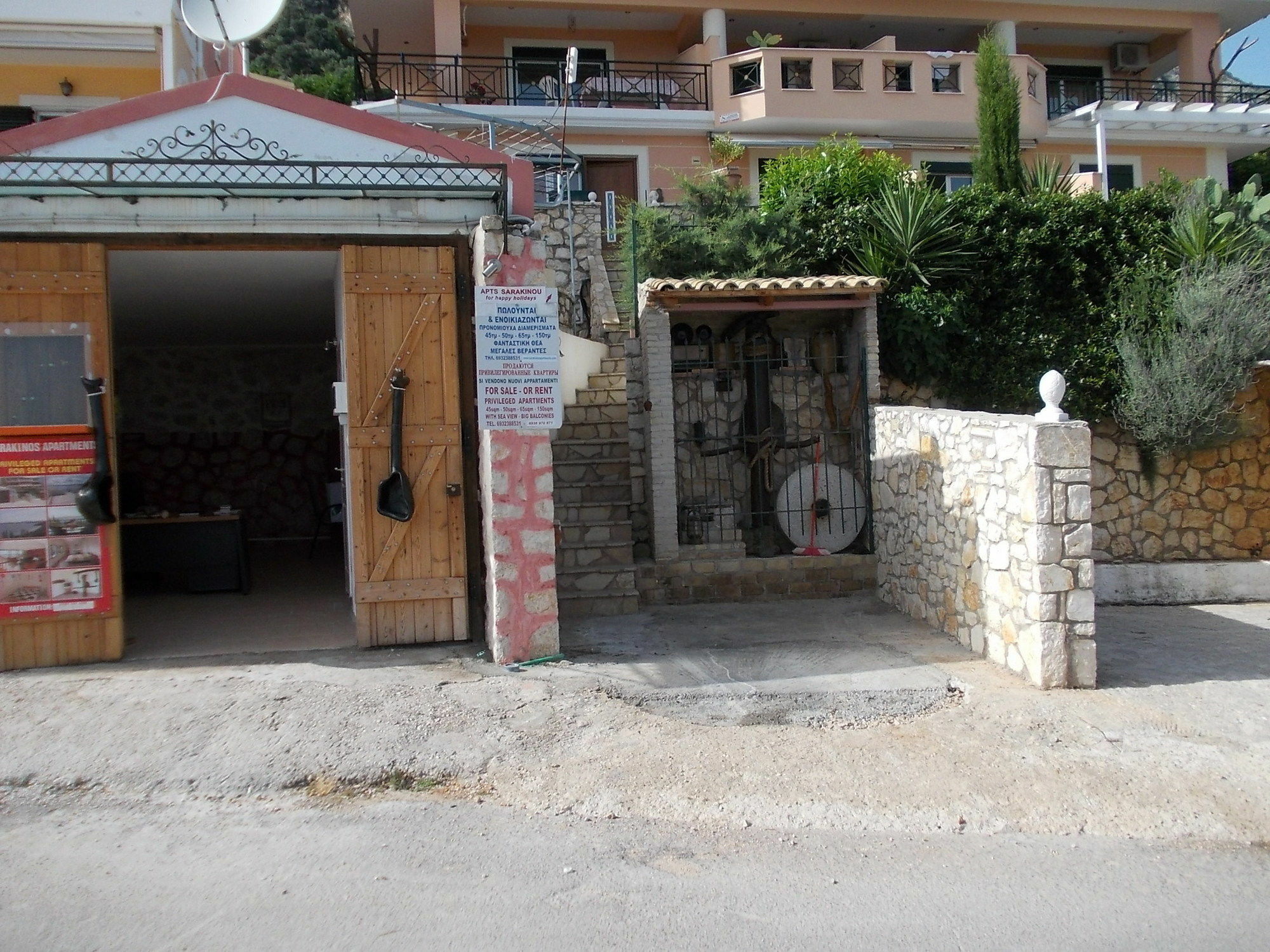 Sarakinos Apartments Barbati Exterior photo