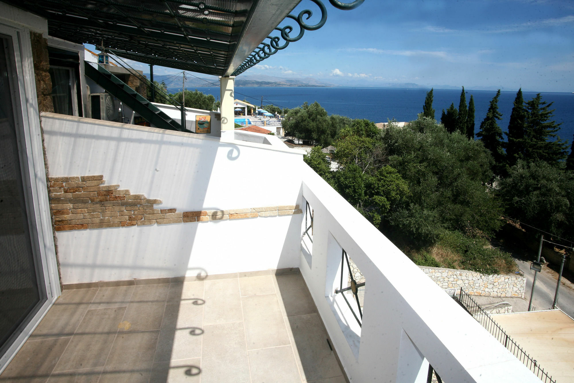 Sarakinos Apartments Barbati Exterior photo